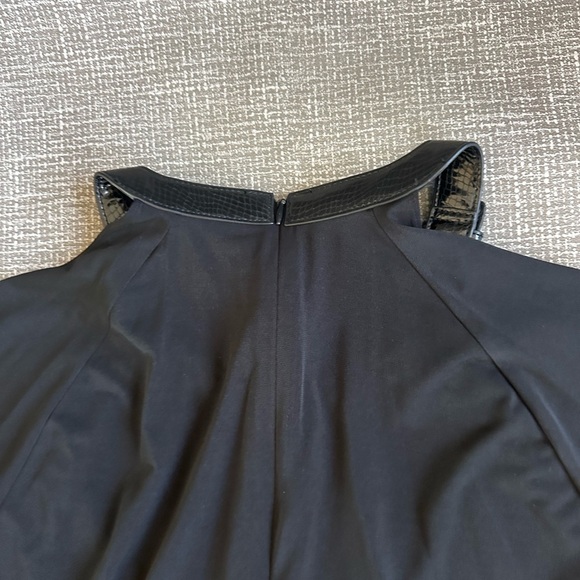 Michael, Michael Kors Women’s Black dolman sleeve cold shoulder buckle Neck Med - Picture 3 of 14